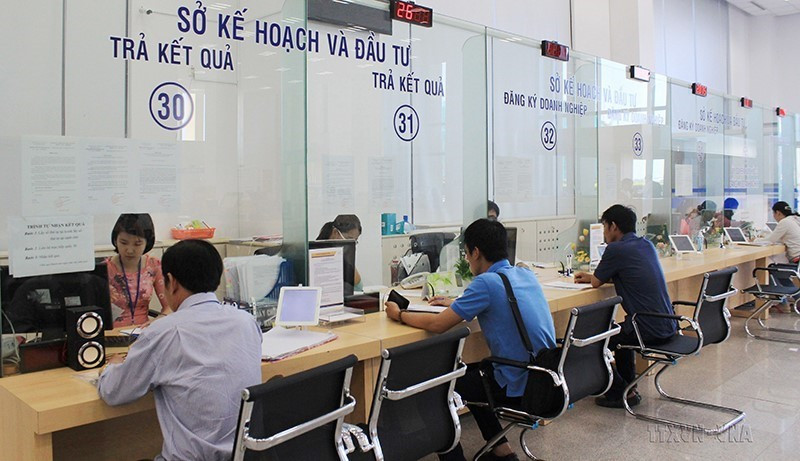 Bên cạnh việc tập trung phát triển kinh tế, tỉnh Bình Dương đã nỗ lực xây dựng, nâng cao hiệu quả hoạt động của chính quyền các cấp, đẩy mạnh công tác cải cách hành chính với quyết tâm xây dựng chính quyền thân thiện, công sở thân thiện phục vụ nhân dân. (Ảnh: Hải Âu/TTXVN)