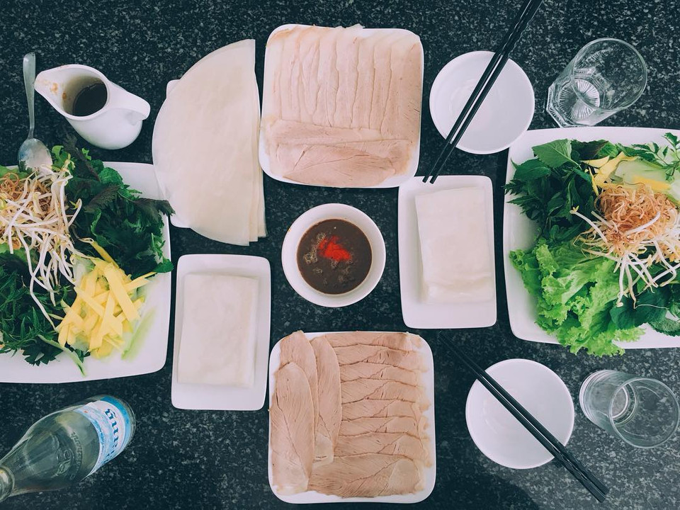 Đặc sản bánh tráng cuốn thịt heo Đà Nẵng. (Ảnh: CTV/Vietnam+)