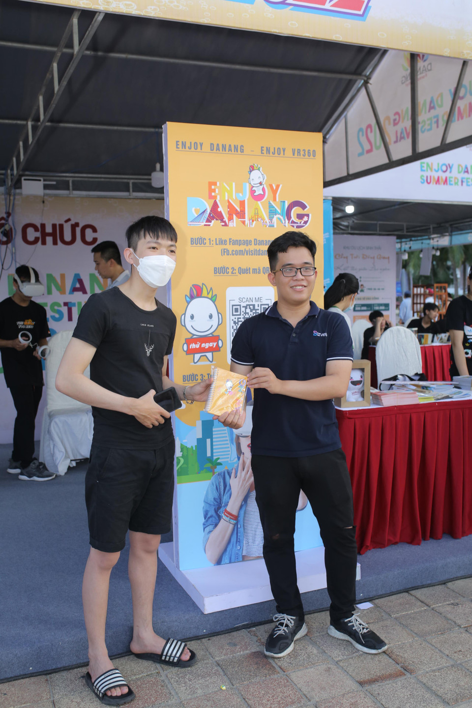 Đồng thời, để tăng tính hấp dẫn cho sự kiện, ban tổ chức lễ hội tổ chức cuộc thi ‘Enjoy bánh xèo Đà Nẵng’ dành cho người dân, du khách đến tham gia và mang về giải thưởng là các voucher trải nghiệm dịch vụ du lịch, vật phẩm lưu niệm Danang FantastiCity… (Ảnh: CTV/Vietnam+)