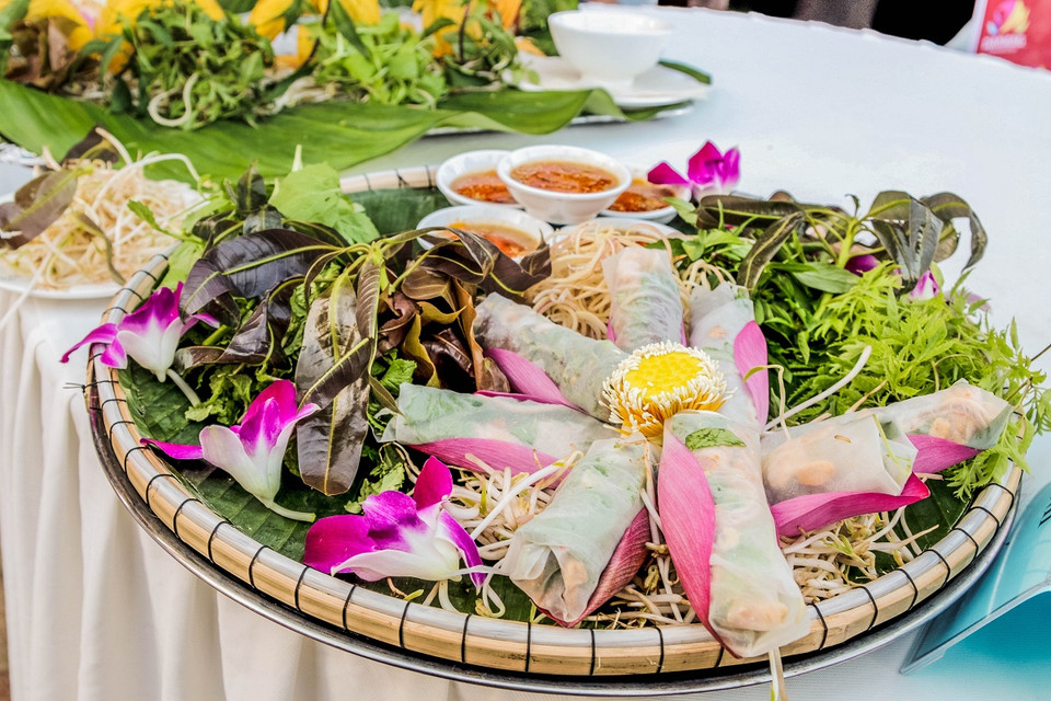 Ẩm thực truyền thống Đà Nẵng không chỉ có hương vị độc đáo mà màu sắc cũng rất bắt mắt, hấp dẫn. (Ảnh: CTV/Vietnam+)