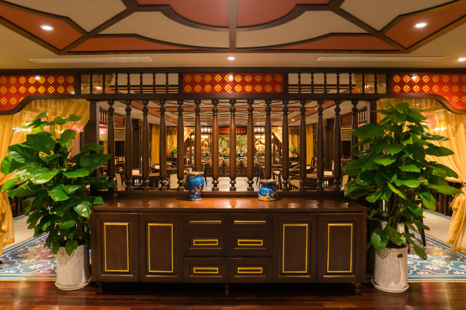 Bà Lê Phương Nhi là Tổng giám đốc Indochine Premium (thuộc thương hiệu Indochina Sails quản lý và vận hành) cho biết Vịnh Hạ Long là tuyệt tác thiên nhiên nhưng ẩn chứa nhiều giá trị về văn hóa, lịch sử, con người… Vì thế Indochina Sails đã theo đuổi dòng sản phẩm du thuyền cao cấp nhằm tôn vinh giá trị văn hóa truyền thống Việt Nam. (Ảnh: CTV/Vietnam+)