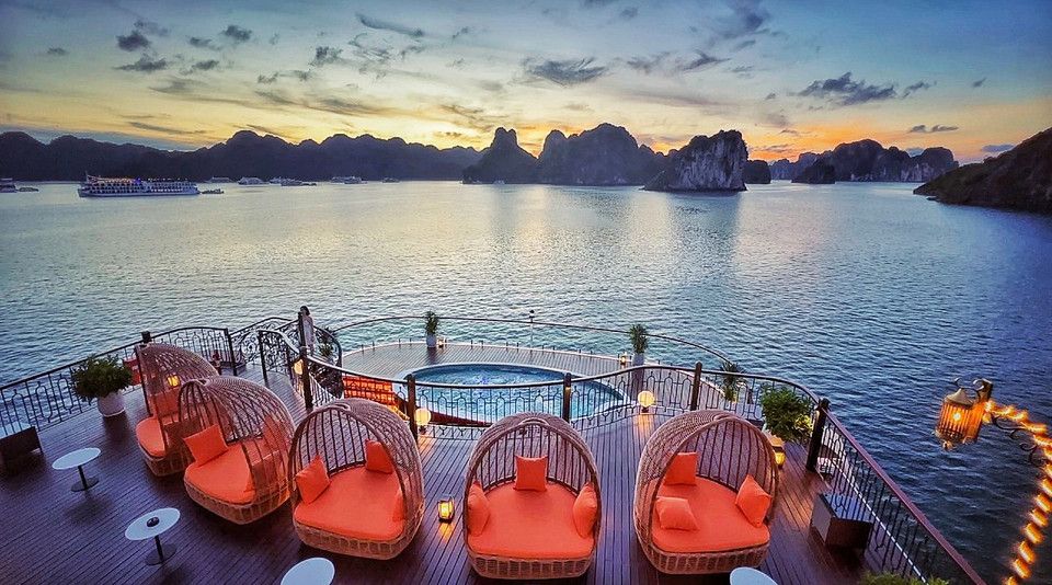 Bể bơi Pearl Pool - viên ngọc trai xanh, với không gian mở bao trọn vịnh Hạ Long. (Ảnh: Mai Mai/Vietnam+)