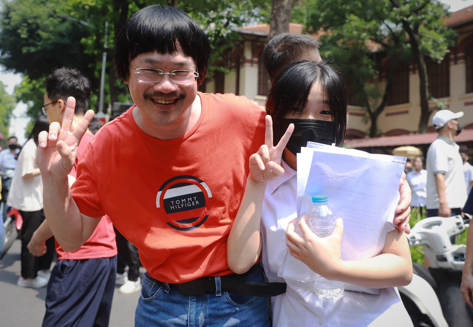 Các con hoàn thành kỳ thi trọn vẹn, cha mẹ cũng như xong 'việc lớn'. (Ảnh: PV/Vietnam+)