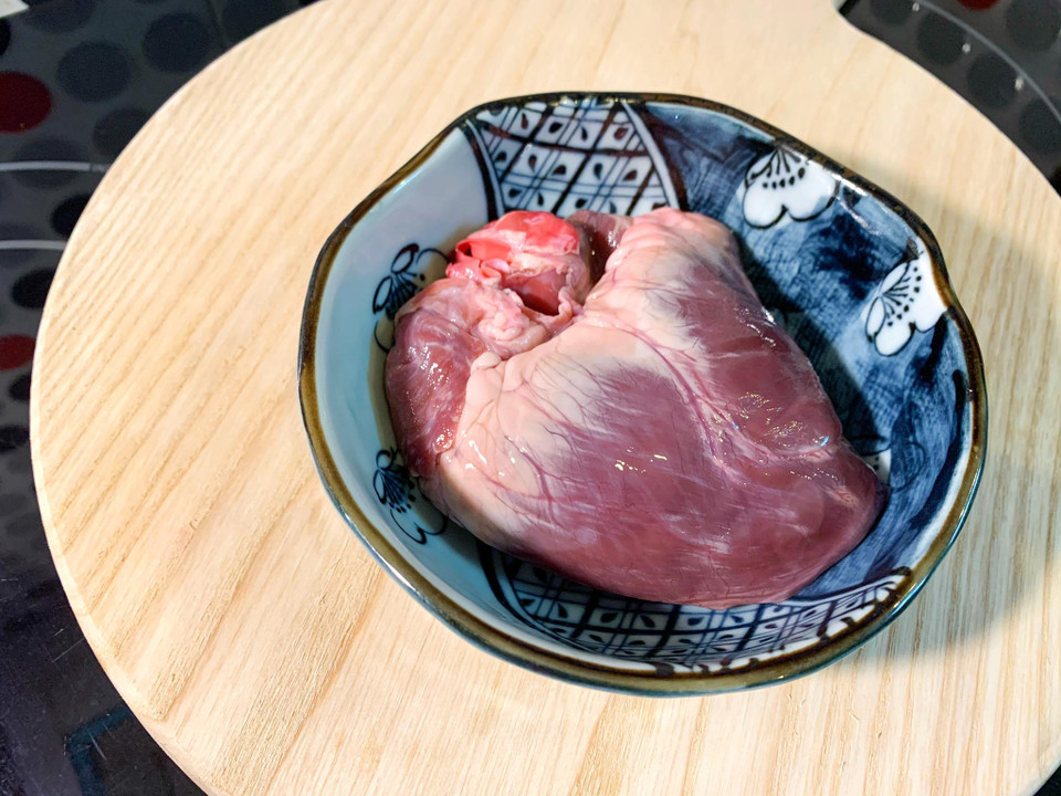 1 quả tim heo. (Ảnh: Mai Mai/Vietnam+)