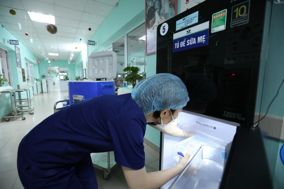 Sữa đã thanh trùng, khi vận chuyển phải đảm bảo đúng nhiệt độ, đảm bảo sữa không bị hỏng. (Ảnh: Minh Quyết/TTXVN)