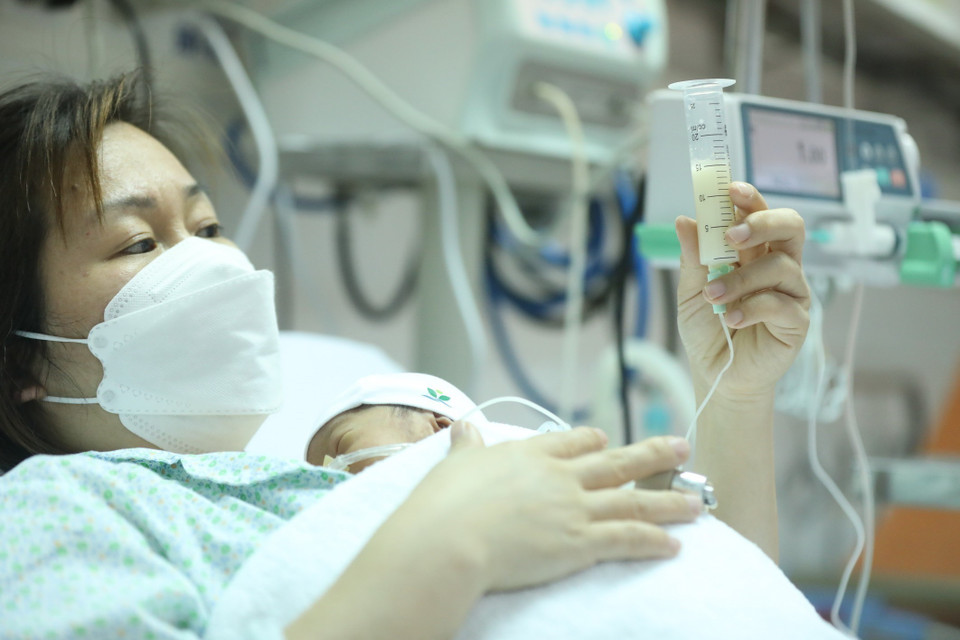 Sữa thanh trùng được sử dụng cho các bé sơ sinh bệnh nặng.(Ảnh: Minh Quyết/TTXVN)