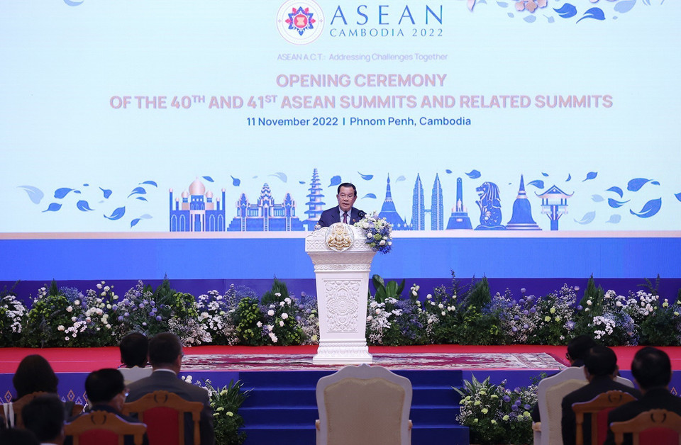 Thủ tướng Campuchia, Chủ tịch ASEAN 2022 Samdech Techo Hun Sen phát biểu khai mạc hội nghị. (Ảnh: Dương Giang/TTXVN)