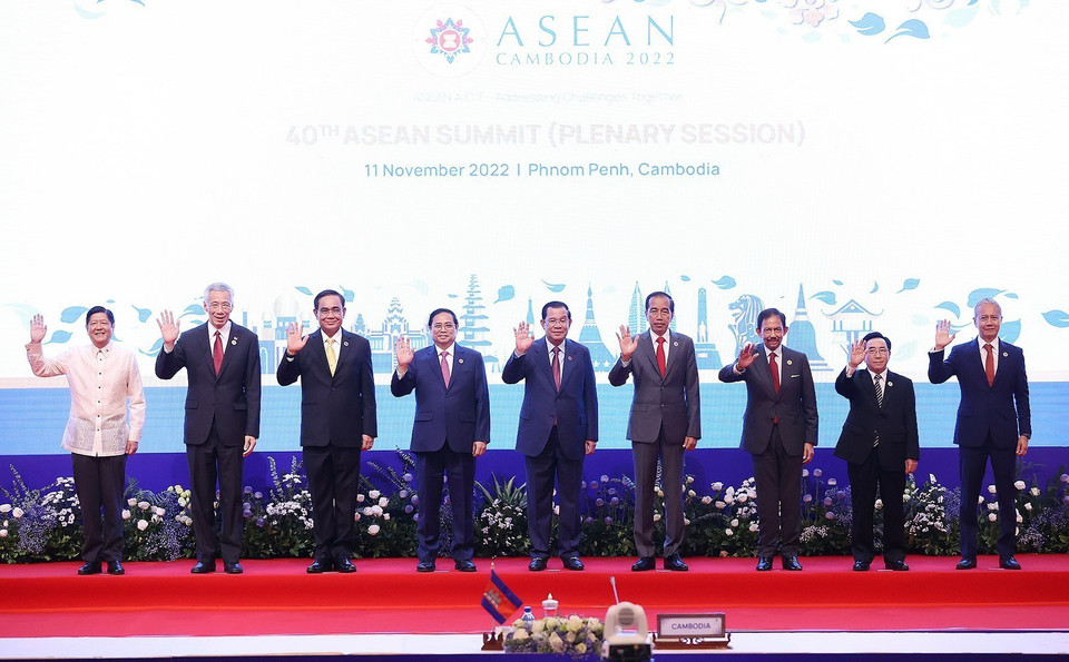 Thủ tướng Phạm Minh Chính và trưởng đoàn các nước ASEAN chụp ảnh chung tại Phiên toàn thể. (Ảnh: Dương Giang/TTXVN)