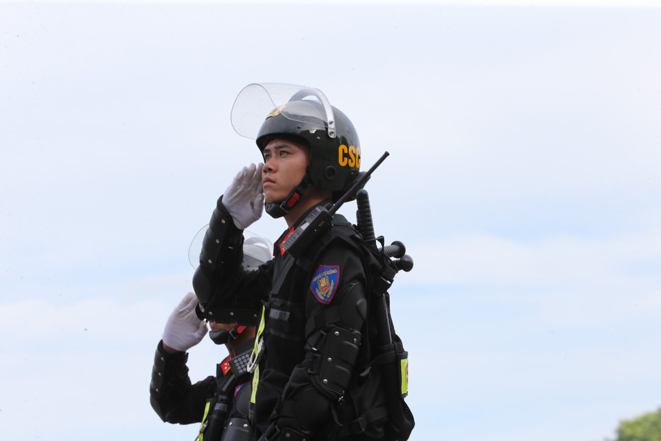 Lực lượng cảnh sát cơ động kỵ binh diễu hành. (Ảnh: Dương Giang/TTXVN)