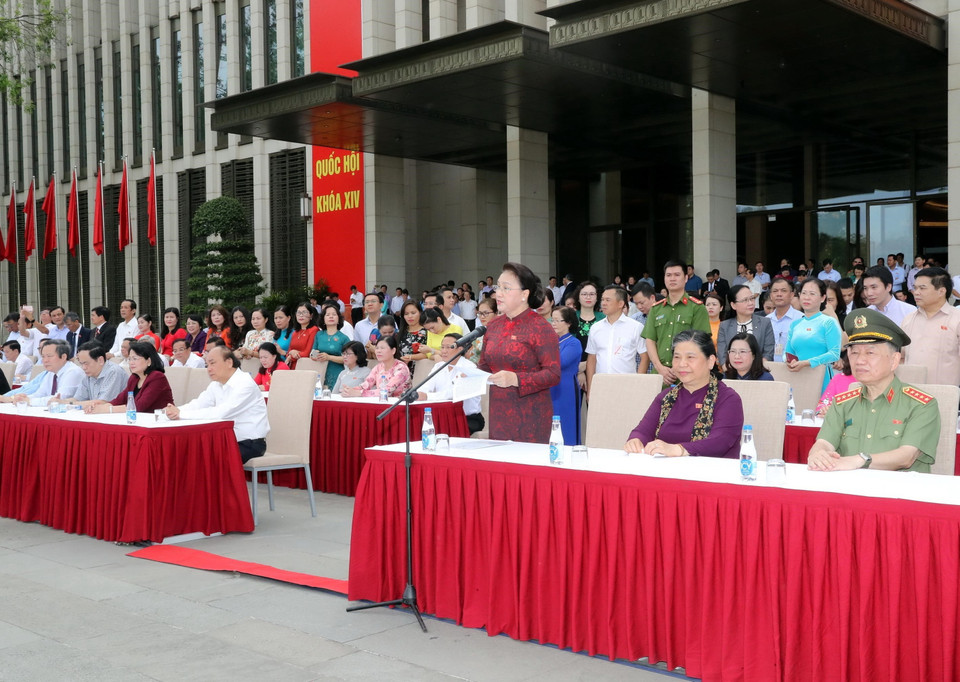 Chủ tịch Quốc hội Nguyễn Thị Kim Ngân phát biểu tại buổi ra mắt lực lượng Cảnh sát cơ động kỵ binh. (Ảnh: Trọng Đức/TTXVN)