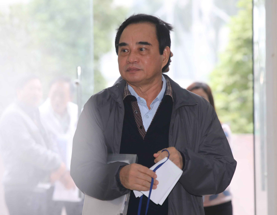 Bị cáo Văn Hữu Chiến (sinh năm 1954, cựu Chủ tịch UBND thành phố Đà Nẵng, giai đoạn từ năm 2011-2014) đến phiên xét xử. (Ảnh: Doãn Tấn/TTXVN)