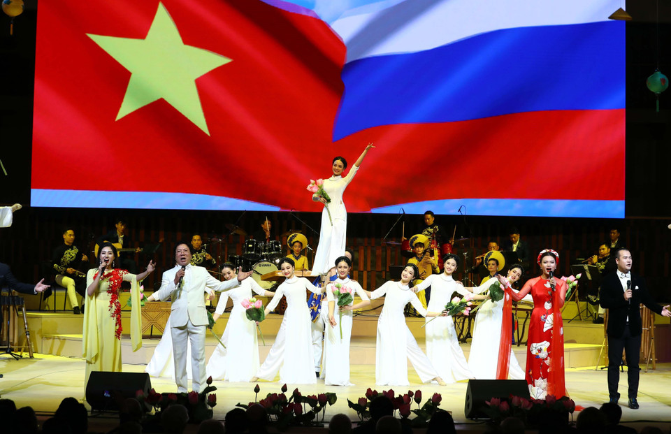 Tiết mục văn nghệ tại Lễ khai mạc Năm chéo Việt Nam-Liên bang Nga. (Ảnh: Thống Nhất/TTXVN)