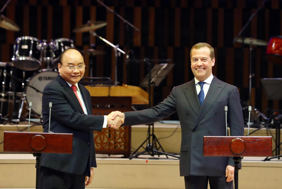 Thủ tướng Nguyễn Xuân Phúc và Thủ tướng Dmitri Medvedev dự Lễ khai mạc Năm chéo Việt Nam-Liên bang Nga. (Ảnh: Thống Nhất/TTXVN)