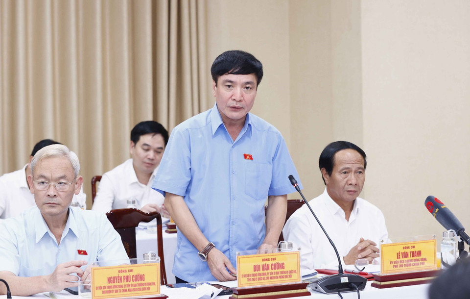 Ông Bùi Văn Cường, Ủy viên Trung ương Đảng, Tổng thư ký Quốc hội, Chủ nhiệm Văn phòng Quốc hội phát biểu. (Ảnh: Doãn Tấn/TTXVN)