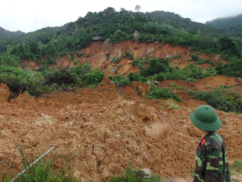 Hiện trường vụ sạt lở. (Ảnh: Nguyên Lý/TTXVN)