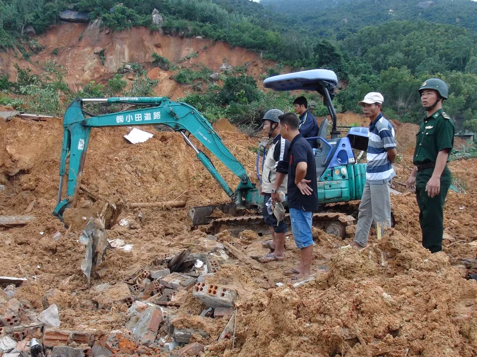 Hiện trường vụ sạt lở. (Ảnh: Nguyên Lý/TTXVN)