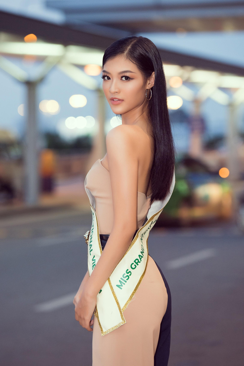 Mặc dù sẽ có nhiều bỡ ngỡ trong lần đầu đi nước ngoài cũng như phải chuẩn bị mọi thứ một mình, nhưng Kiều Loan cho biết cô vẫn tràn đầy năng lượng và sẵn sàng khẳng định bản thân trước 63 đại diện khác tại cuộc thi Miss Grand International không chút lo sợ. (Ảnh: Quang Đức/Vietnam+)