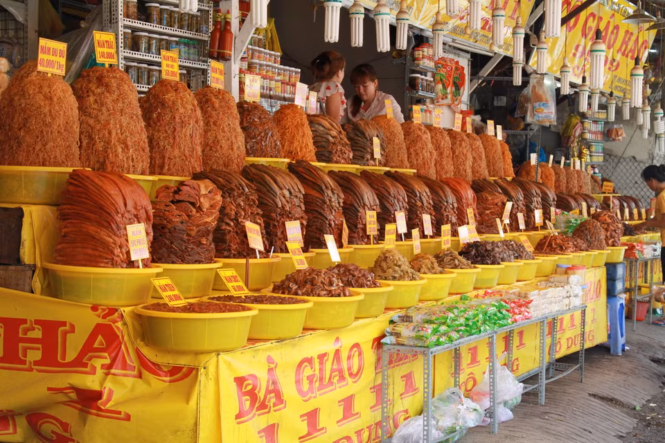 Các loại mắm là đặc sản của Châu Đốc mà du khách có thể mua về làm quà. (Ảnh: Xuân Mai/Vietnam+)