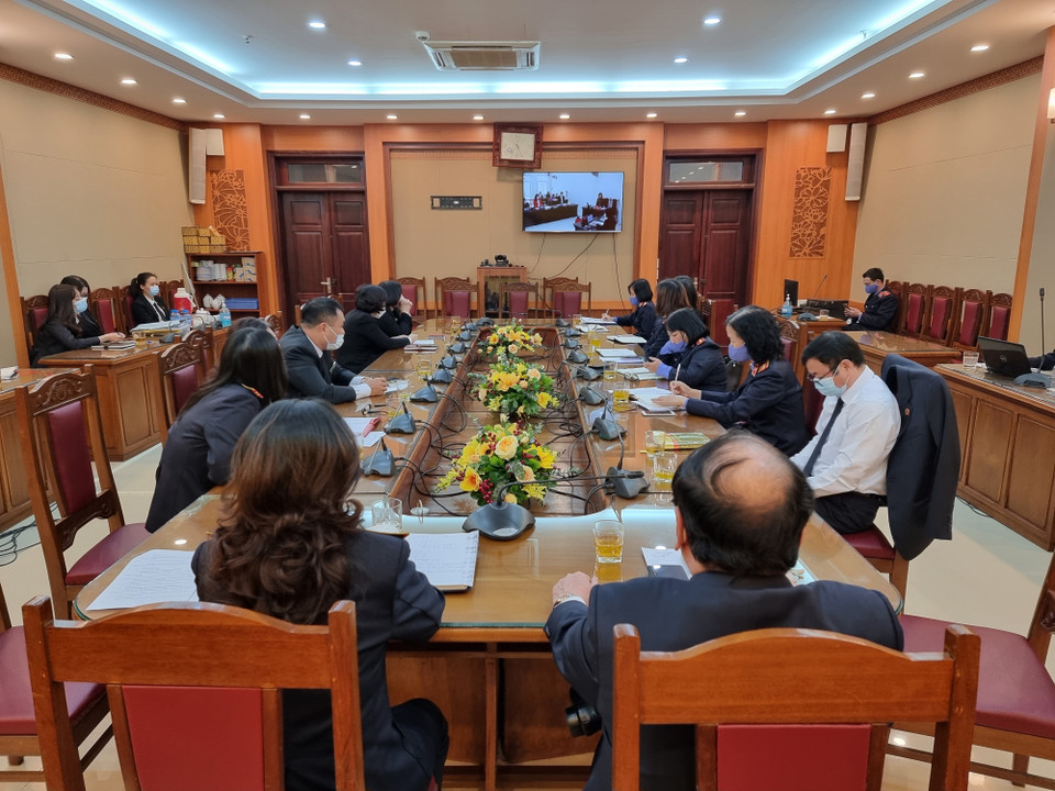 Điểm cầu theo dõi phiên tòa trực tuyến tại Tòa án Nhân dân thành phố Hà Nội. (Ảnh: Kim Anh/TTXVN)