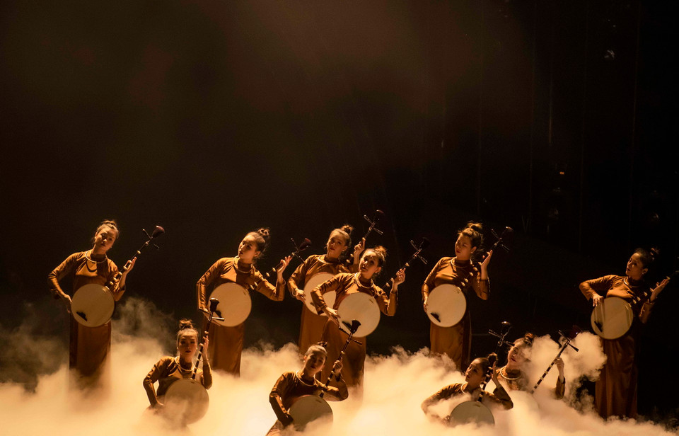 Tiết mục của ca nương Kiều Anh. (Ảnh: Như Hoàn/Vietnam+)