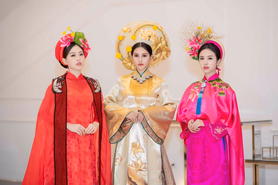 Top 3 Hoa hậu Việt Nam 2018 đã tham gia chương trình bế mạc Diễn đàn du lịch ASEAN 2019 và Năm du lịch Hạ Long-Quảng Ninh, tại Hạ Long. (Ảnh: Như Hoàn/Vietnam+)