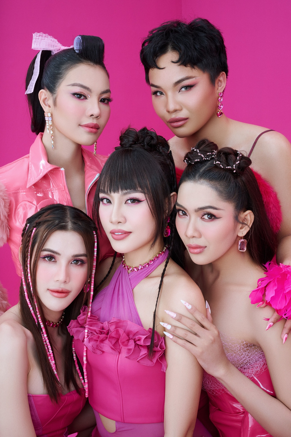 Tính đến thời điểm hiện tại, đội Vàng của huấn luyện viên Thủy Tiên còn 4 thí sinh bao gồm Hà Đan, Thiên Hân, Tường San và An Nhi đang chinh chiến tại Miss International Queen Vietnam. (Ảnh: CTV/Vietnam+)