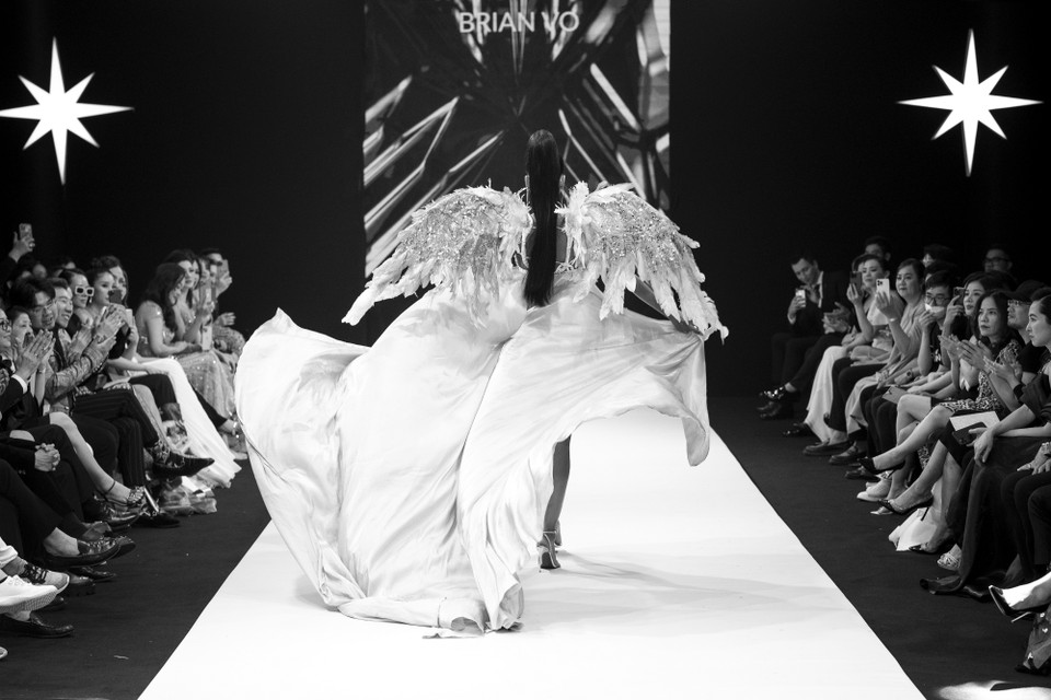 Những chi tiết đính đá lấp lánh ứng với từng chủ đề cũng giúp các thí sinh top 71 tỏa sáng hơn khi xuất hiện trên sân khấu. (Ảnh: CTV/Vietnam+)