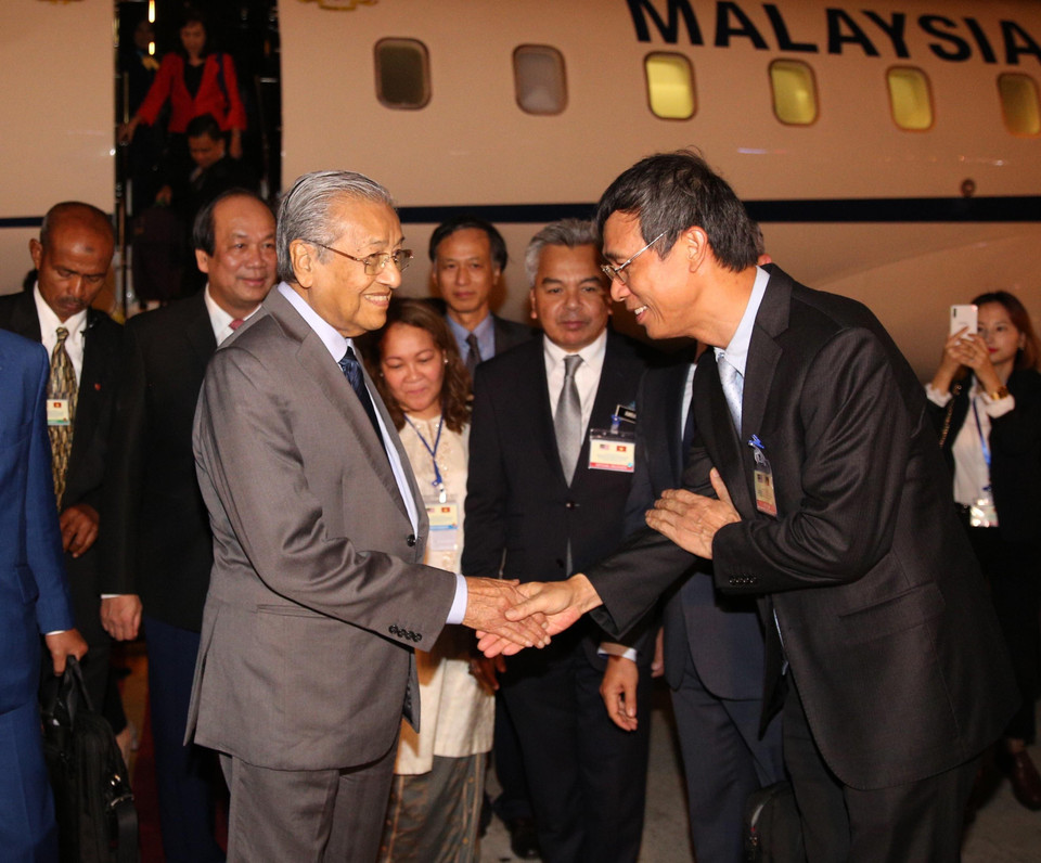 Lễ đón Thủ tướng Malaysia Mahathir Mohamad tại sân bay quốc tế Nội Bài. (Ảnh: Dương Giang/TTXVN)