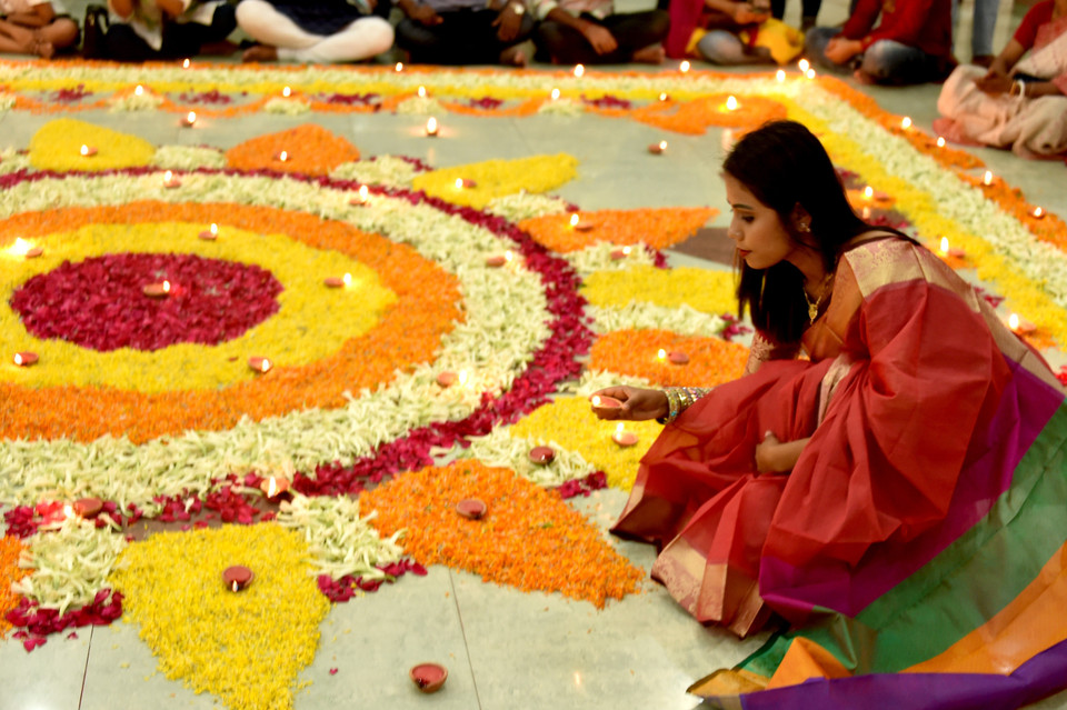 Người dân tham gia lễ hội ánh sáng Diwali tại Dhaka, Bangladesh, ngày 27/10/2019. (Ảnh: THX/TTXVN)