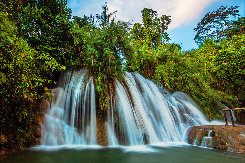  Truyền thuyết về Thác Mơ là câu chuyện đầy cảm động về vợ chồng nàng Mơ sinh sống dưới chân núi Pắc Ban. (Ảnh: Trọng Đạt/TTXVN)