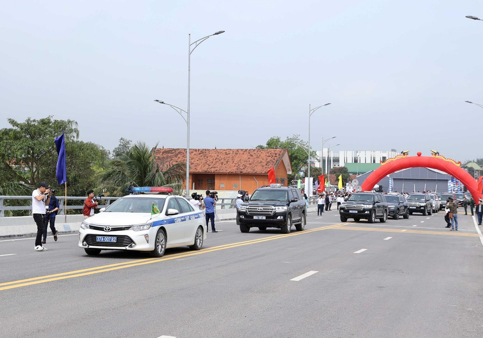 Quang cảnh lễ thông xe. (Ảnh: Thống Nhất/TTXVN)