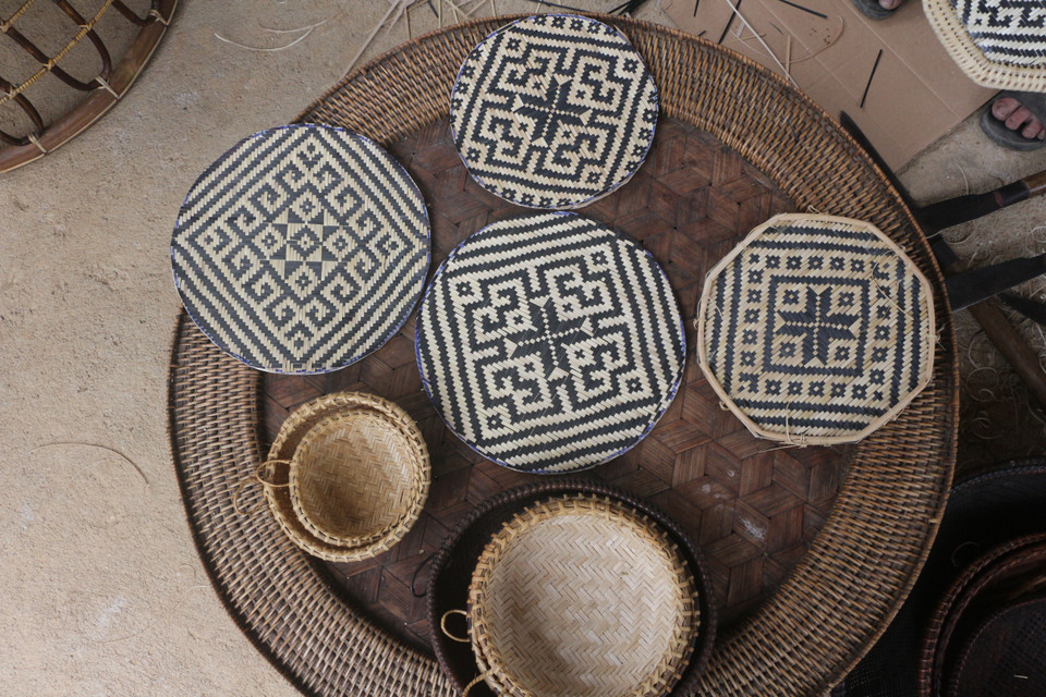 Các sản phẩm mây tre đan của Hợp tác xã mây tre đan bản Diềm. (Ảnh: Bích Huệ/TTXVN)