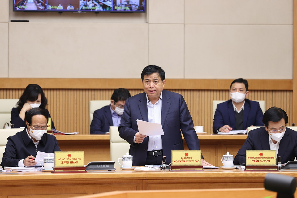 Bộ trưởng Bộ Kế hoạch và Đầu tư Nguyễn Chí Dũng trình bày báo cáo. (Ảnh: Dương Giang/TTXVN)