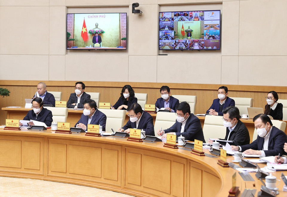 Đại diện các bộ, ngành tham dự cuộc họp tại điểm cầu Chính phủ. (Ảnh: Dương Giang/TTXVN)