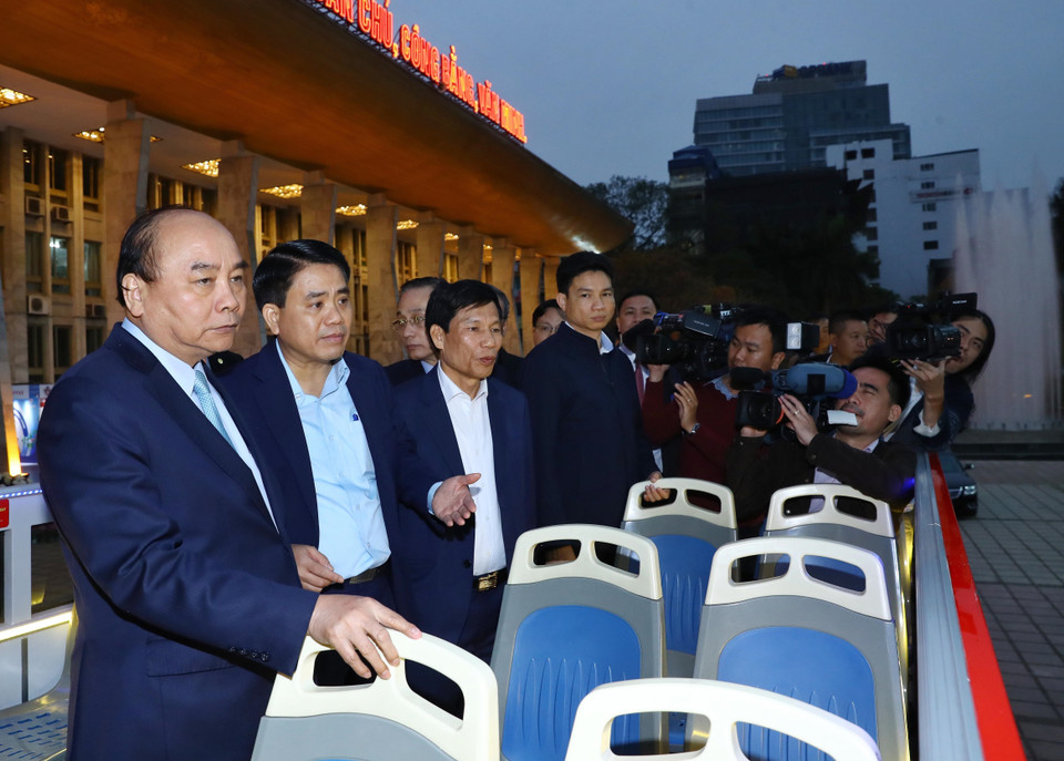 Thủ tướng Nguyễn Xuân Phúc kiểm tra lần thứ 2 Trung tâm Báo chí Hội nghị Thượng đỉnh Mỹ-Triều Tiên vào chiều muộn 24/2. (Ảnh: Thống Nhất/TTXVN)