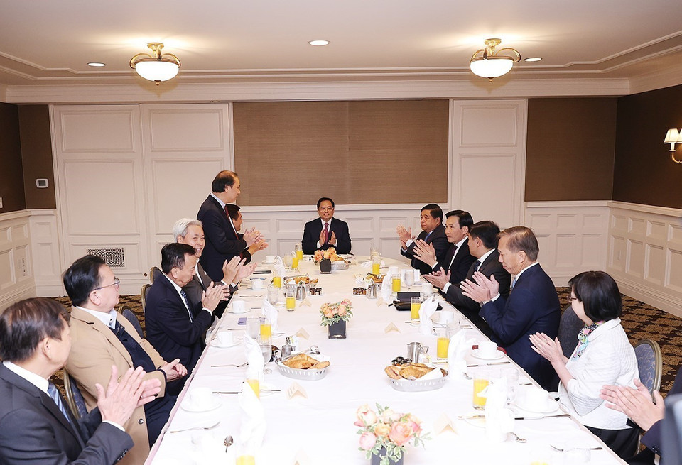 Thủ tướng Phạm Minh Chính làm việc với một số doanh nghiệp Việt kiều tại Hoa Kỳ. (Ảnh: Dương Giang/TTXVN)