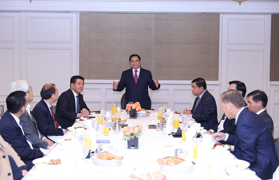 Thủ tướng Phạm Minh Chính làm việc với một số doanh nghiệp Việt kiều tại Hoa Kỳ trong lĩnh vực tài chính và công nghệ. (Ảnh: Dương Giang/TTXVN)