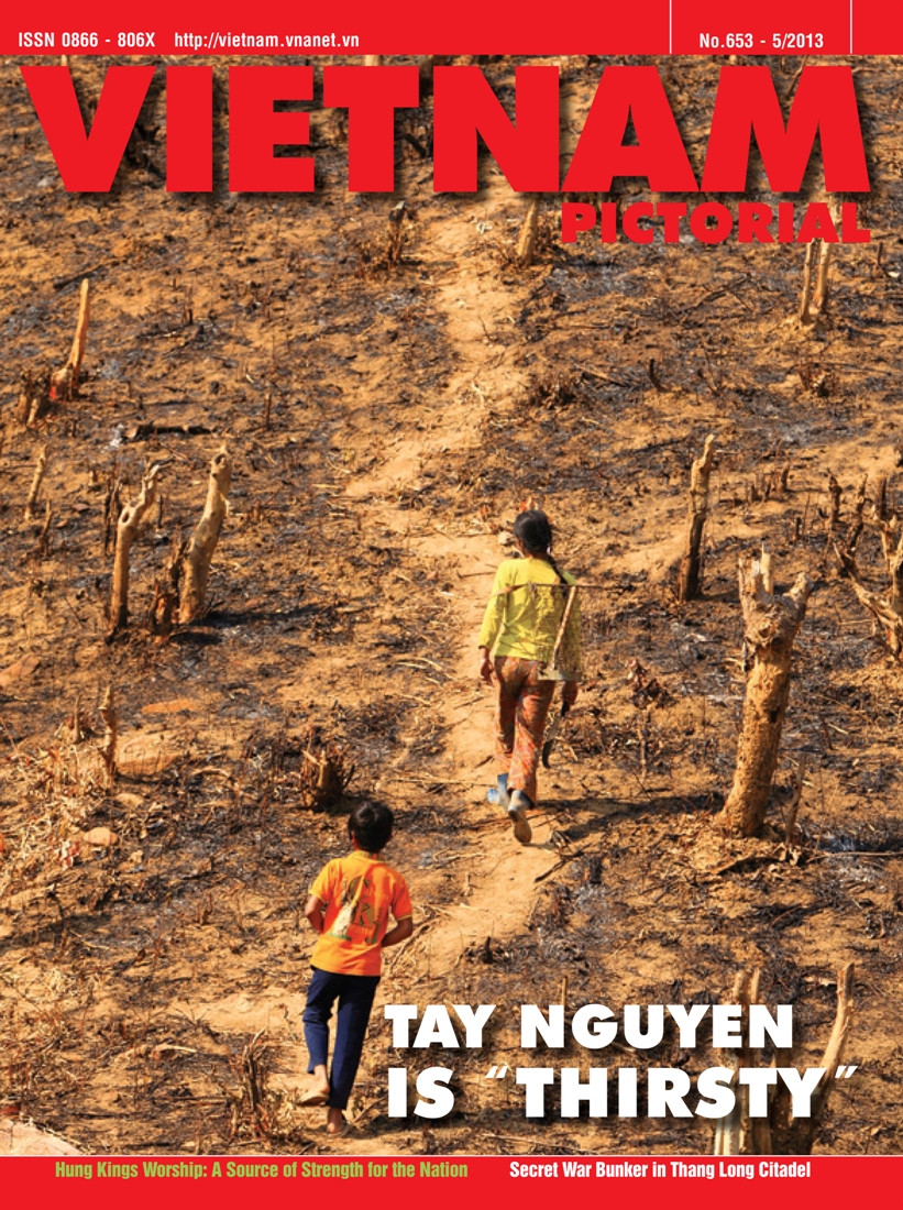 Xuất bản báo in bằng 4 ngữ Anh, Hoa, Tây Ban Nha và Lào, phát hành hơn 140.000 bản, tới trên 150 nước và vùng lãnh thổ. (Nguồn: Báo ảnh Việt Nam)