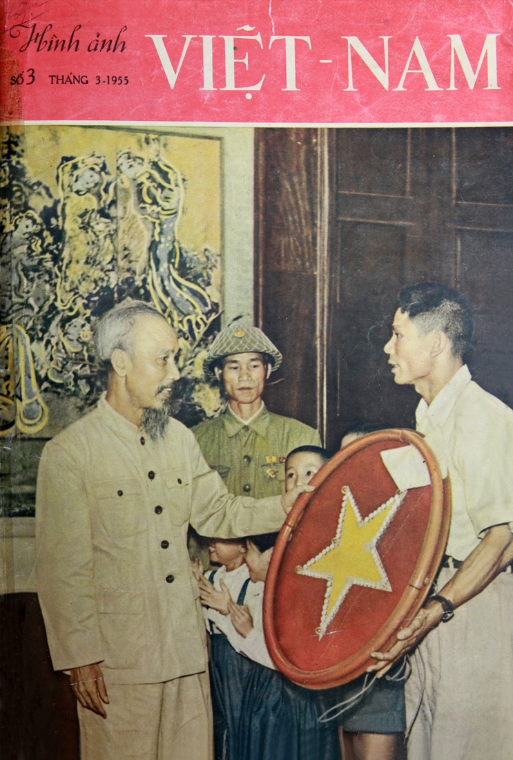 Trang bìa Báo ảnh Việt Nam số 3, xuất bản tháng 3/1955. (Nguồn: Báo ảnh Việt Nam)