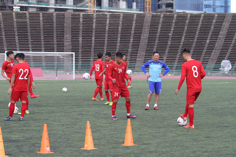 Các cầu thủ U22 Việt Nam tập nhẹ. (Ảnh: Hoàng Linh/TTXVN)