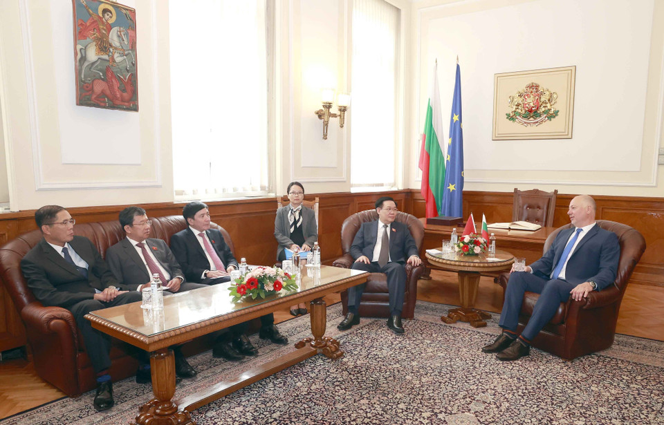 Chủ tịch Quốc hội Vương Đình Huệ gặp hẹp Chủ tịch Quốc hội Bulgaria Rosen Zhelyazkov. (Ảnh: Doãn Tấn/TTXVN)