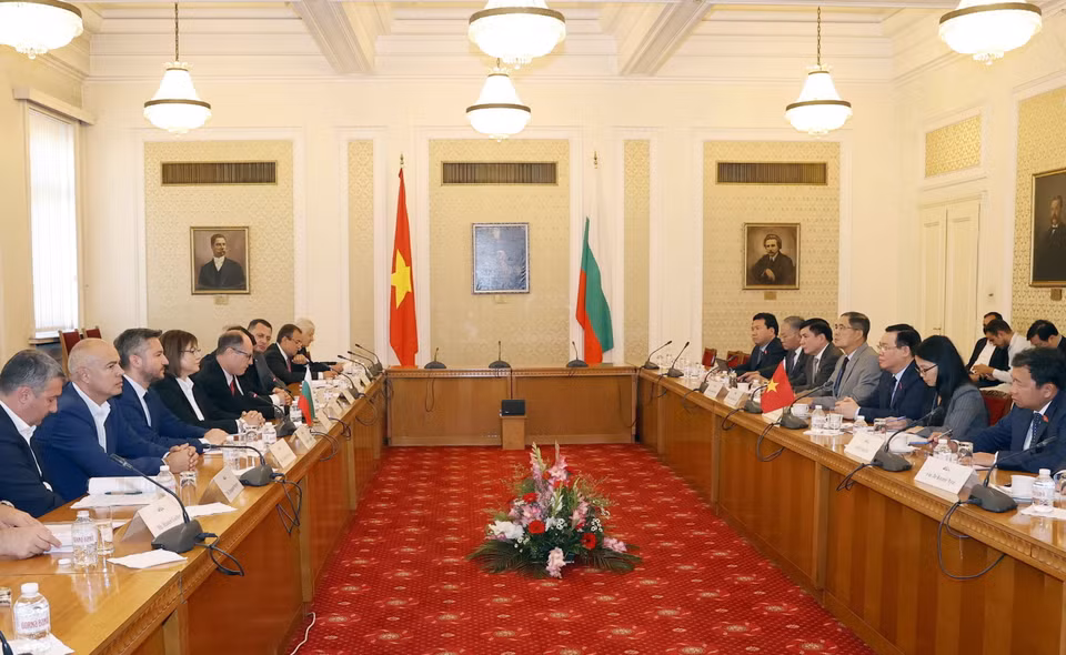 Chủ tịch Quốc hội Vương Đình Huệ tiếp bà Kornelya Ninova, Chủ tịch Ðảng Xã hội Bulgaria (BSP), Chủ tịch Nhóm Nghị sỹ BSP vì Bulgaria. (Ảnh: Doãn Tấn/TTXVN)