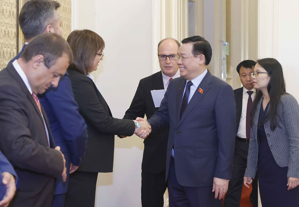 Chủ tịch Quốc hội Vương Đình Huệ và Chủ tịch Ðảng Xã hội Bulgaria Kornelya Ninova. (Ảnh: Doãn Tấn/TTXVN)