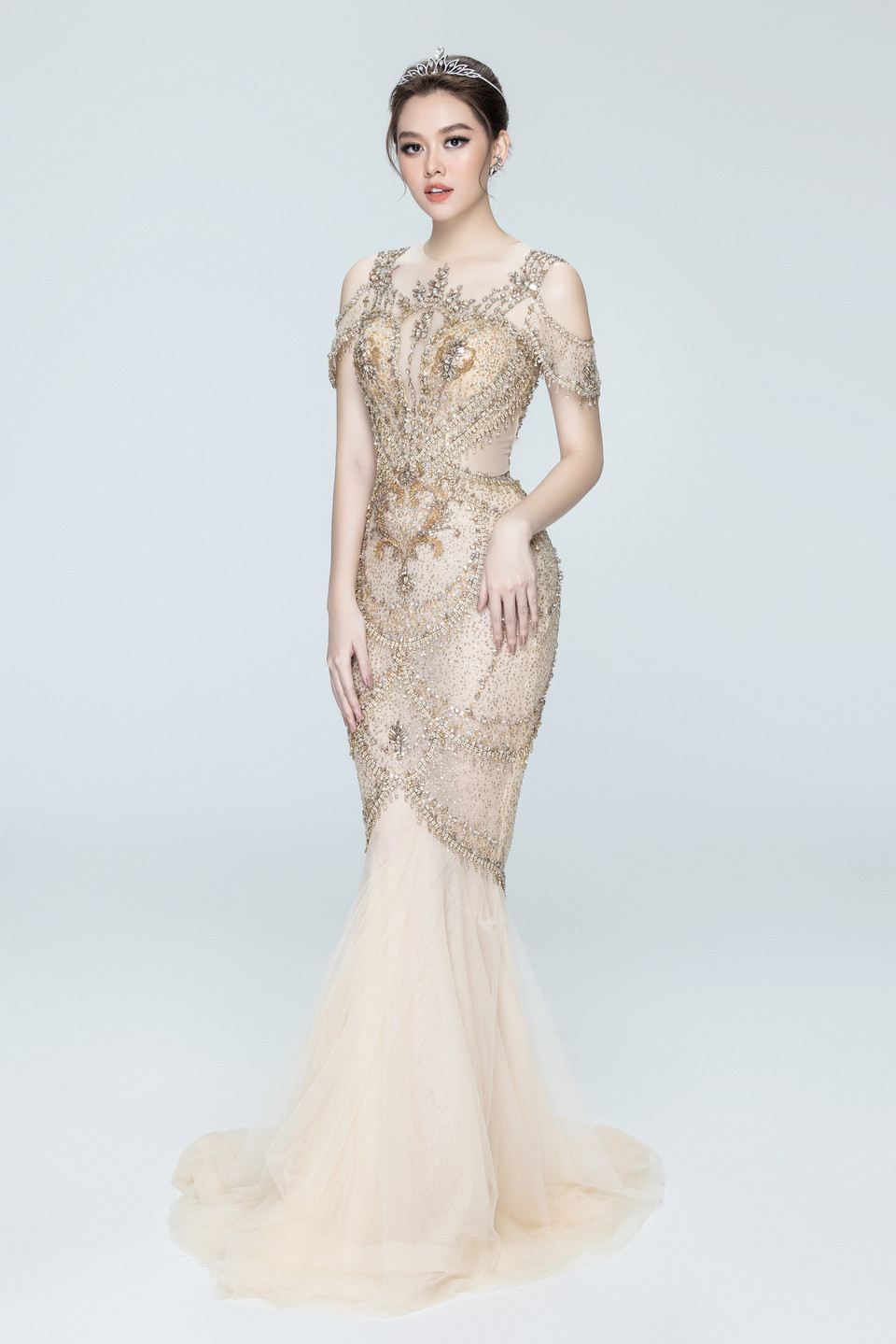 Còn Tường San, nàng hậu vẫn giữ vững phong độ khi sở hữu nhan sắc mỹ miều đáng ngưỡng mộ kể cả khi đã lập gia đình. (Ảnh: CTV/Vietnam+)