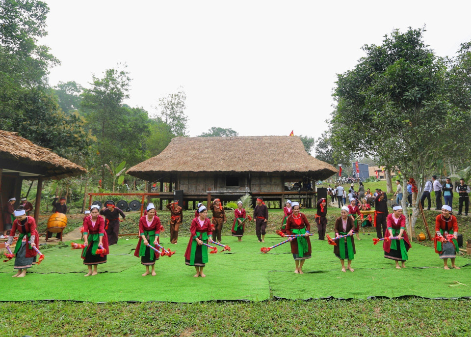 'Chậm đò ho' là một trong những làn điệu dân ca vui nhộn, thể hiện cảnh sinh hoạt đời thường của đồng bào dân tộc Thổ ở tỉnh Thanh Hóa. (Ảnh: Tuấn Đức/TTXVN)