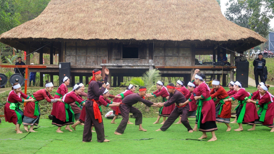 Trò chơi kéo co của người dân tộc Thổ tỉnh Thanh Hóa. (Ảnh: Tuấn Đức/TTXVN)