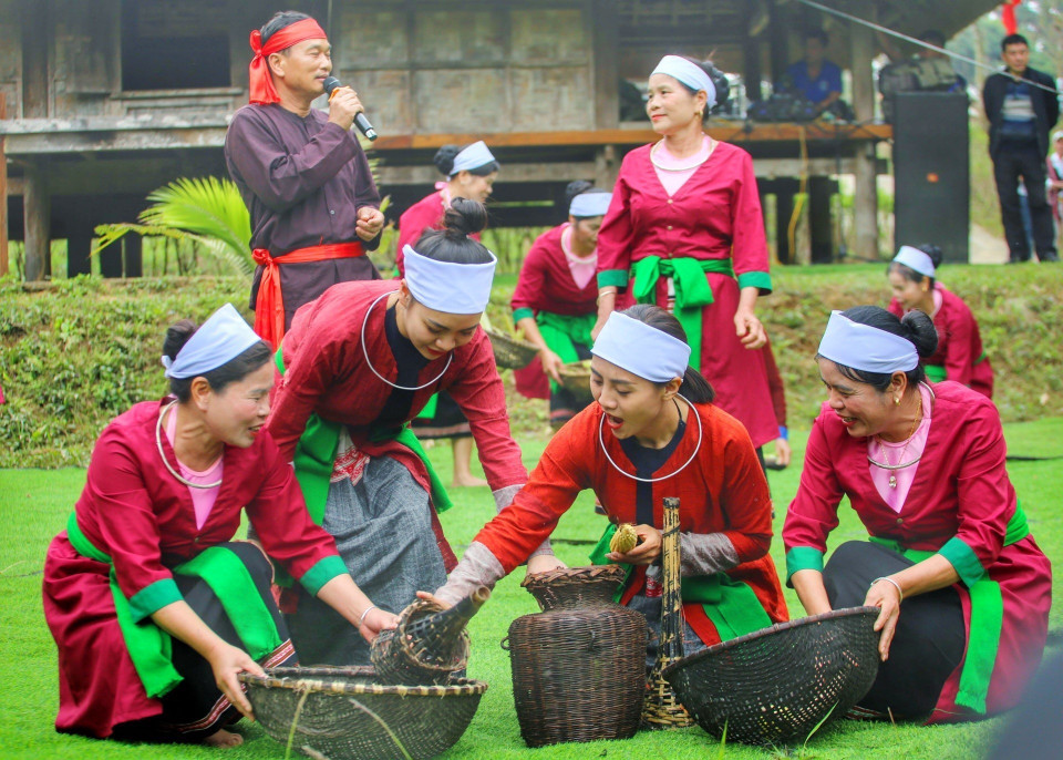 Tái hiện cảnh sinh hoạt hằng ngày của người Thổ tỉnh Thanh Hóa. (Ảnh: Tuấn Đức/TTXVN)