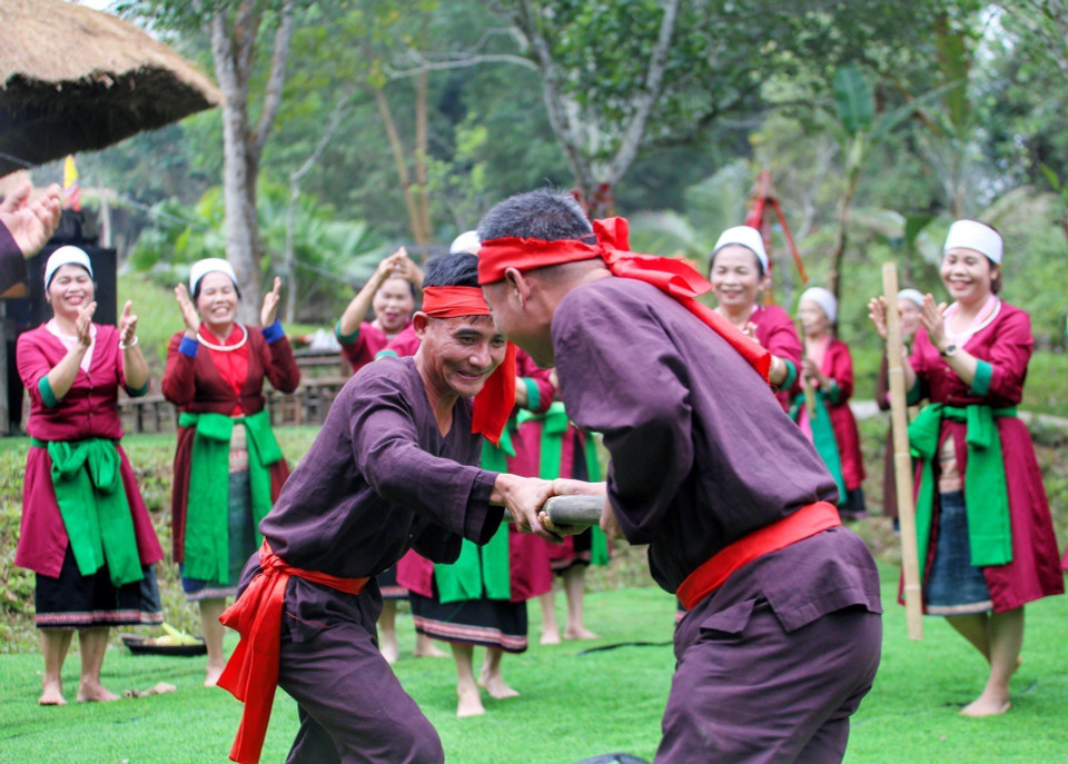 Trò chơi đẩy gậy của người dân tộc Thổ tỉnh Thanh Hóa. (Ảnh: Tuấn Đức/TTXVN)