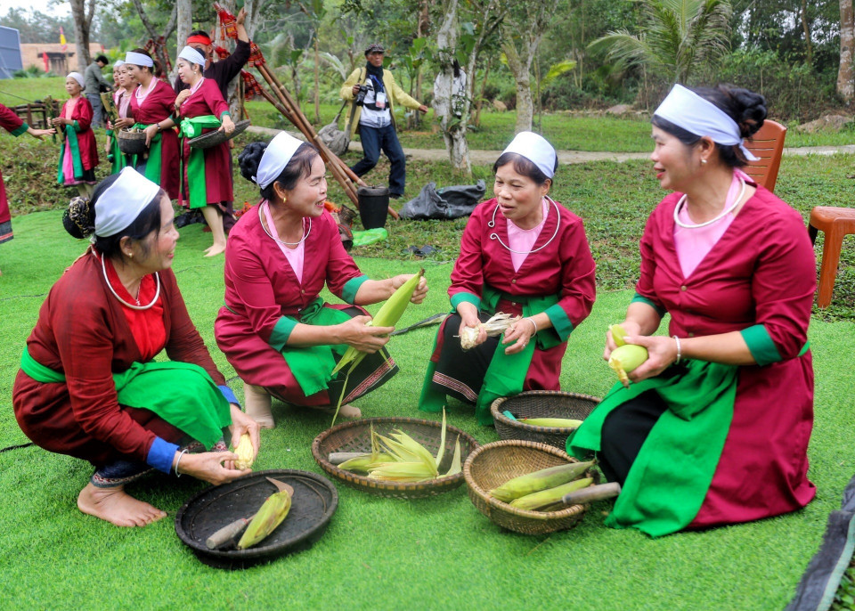 Tái hiện cảnh sinh hoạt hằng ngày của người Thổ tỉnh Thanh Hóa. (Ảnh: Tuấn Đức/TTXVN)