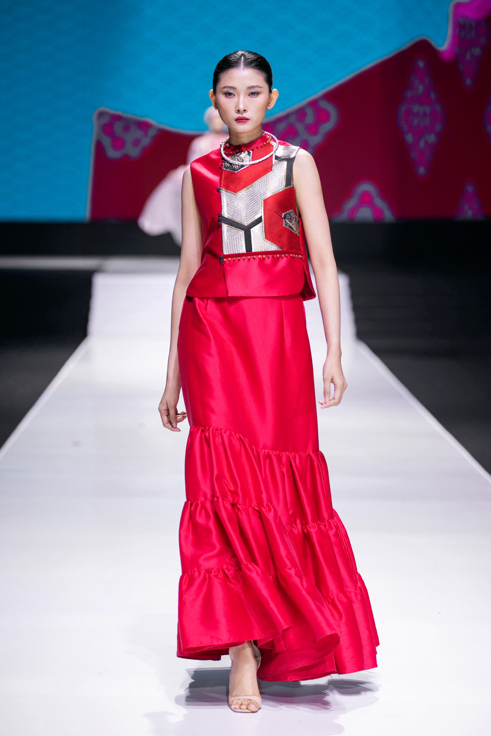 Vải Obi - một loại vải truyền thống quý giá từ Nhật Bản được chọn làm điểm nhấn đặc biệt cho bộ sưu tập. (Ảnh: PV/Vietnam+)